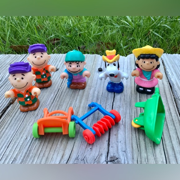 Lot PEANUTS Snoopy Vinyl Happy Meal Toys Carts Handtruck Collectible Toy Figures - Picture 5 of 5